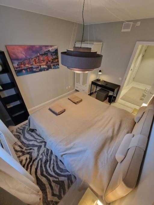 Modern Room With Bathroom, No Kitchen And Your Own Entrance 斯德哥尔摩 外观 照片