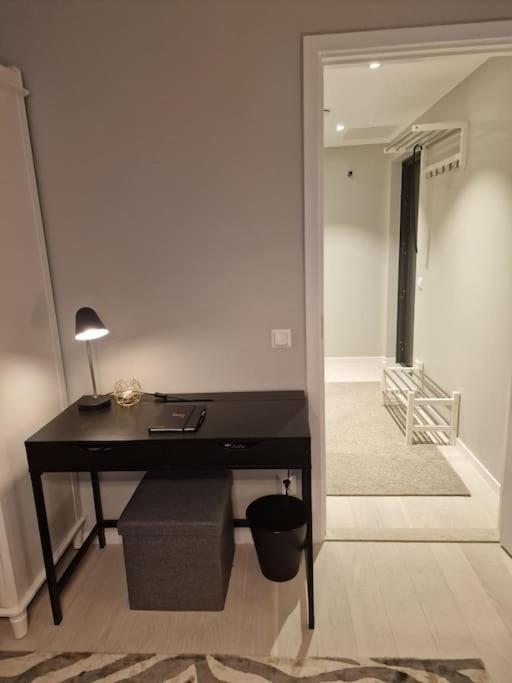 Modern Room With Bathroom, No Kitchen And Your Own Entrance 斯德哥尔摩 外观 照片